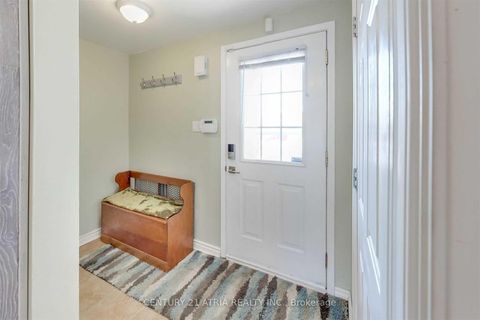 Photo 1 at 27 Dickens Drive, Letitia Heights, Barrie