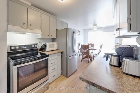 Photo 3 at 27 Dickens Drive, Letitia Heights, Barrie