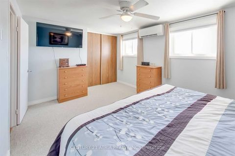 Photo 5 at 27 Dickens Drive, Letitia Heights, Barrie
