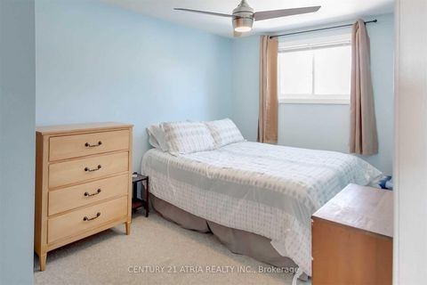 Photo 6 at 27 Dickens Drive, Letitia Heights, Barrie