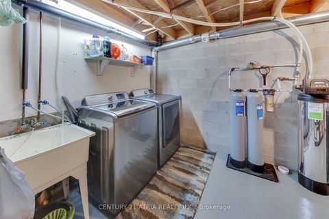 Photo 10 at 27 Dickens Drive, Letitia Heights, Barrie