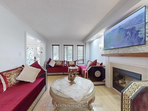 Photo 3 at 21 Watkins Glen Crescent, Bayview Wellington, Aurora