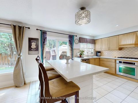 Photo 8 at 21 Watkins Glen Crescent, Bayview Wellington, Aurora