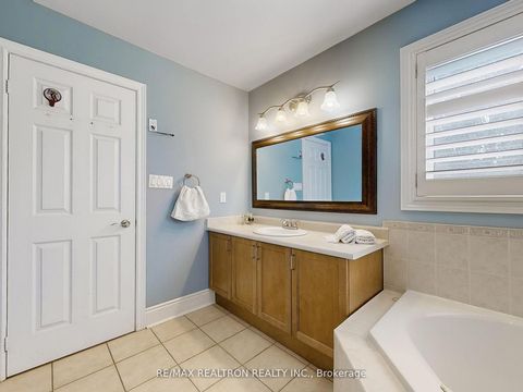 Photo 19 at 21 Watkins Glen Crescent, Bayview Wellington, Aurora