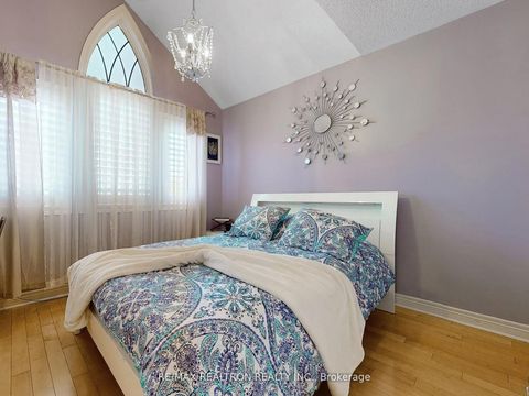 Photo 22 at 21 Watkins Glen Crescent, Bayview Wellington, Aurora