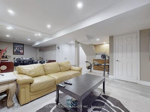 Photo 28 at 21 Watkins Glen Crescent, Bayview Wellington, Aurora