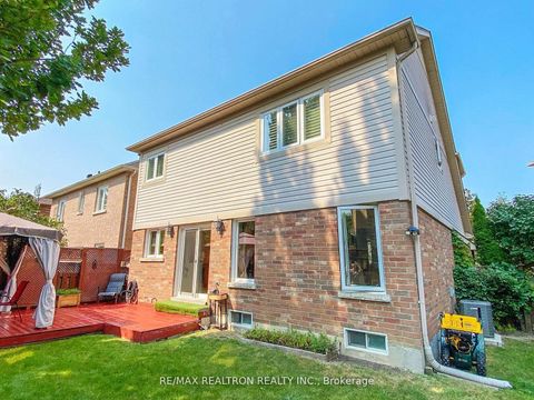Photo 32 at 21 Watkins Glen Crescent, Bayview Wellington, Aurora