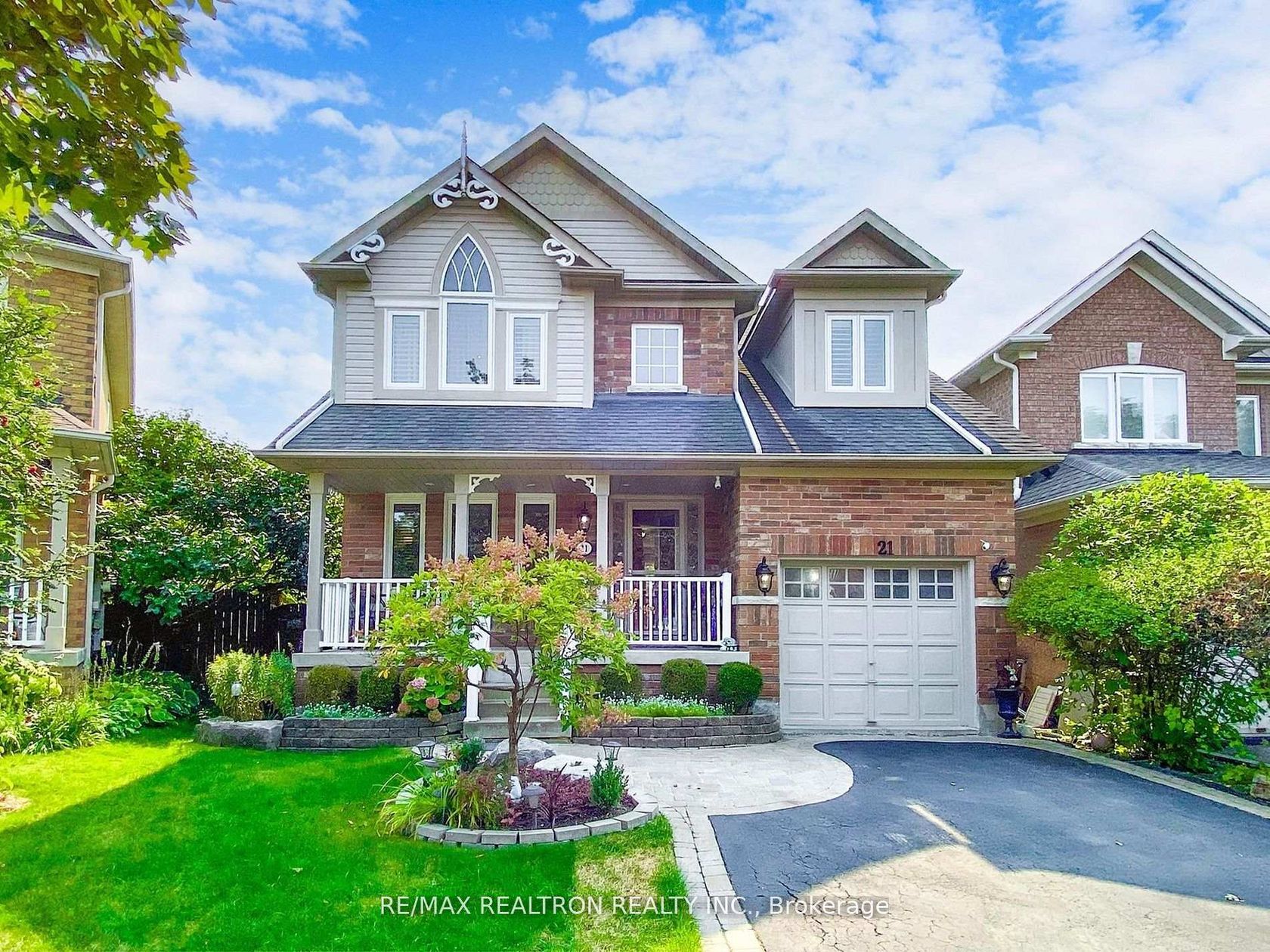21 Watkins Glen Crescent, Bayview Wellington, Aurora photo number 2