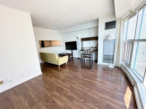 Photo 4 at 3005 - 77 Harbour Square, Waterfront Communities C1, Toronto