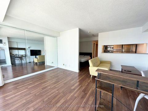 Photo 5 at 3005 - 77 Harbour Square, Waterfront Communities C1, Toronto