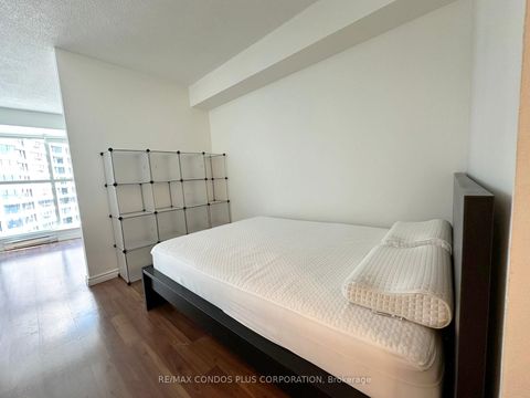 Photo 11 at 3005 - 77 Harbour Square, Waterfront Communities C1, Toronto