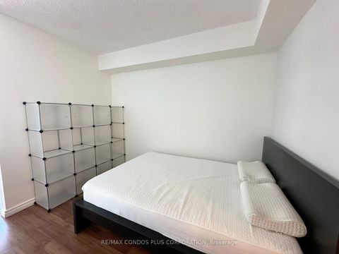 Photo 13 at 3005 - 77 Harbour Square, Waterfront Communities C1, Toronto
