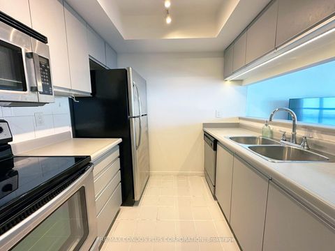 Photo 14 at 3005 - 77 Harbour Square, Waterfront Communities C1, Toronto