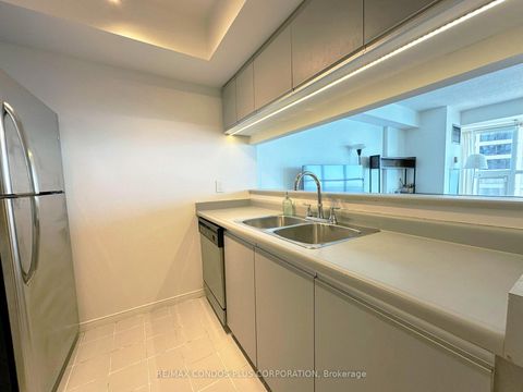 Photo 15 at 3005 - 77 Harbour Square, Waterfront Communities C1, Toronto