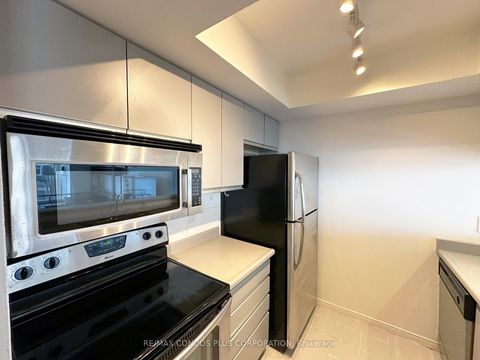 Photo 17 at 3005 - 77 Harbour Square, Waterfront Communities C1, Toronto