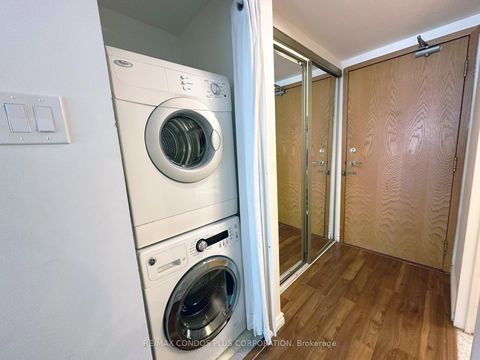 Photo 19 at 3005 - 77 Harbour Square, Waterfront Communities C1, Toronto