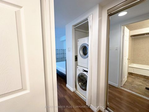 Photo 20 at 3005 - 77 Harbour Square, Waterfront Communities C1, Toronto