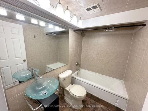 Photo 21 at 3005 - 77 Harbour Square, Waterfront Communities C1, Toronto