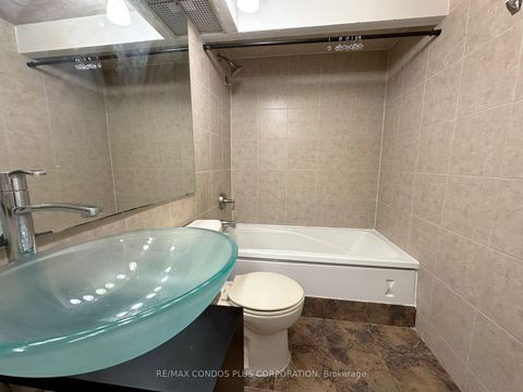 Photo 22 at 3005 - 77 Harbour Square, Waterfront Communities C1, Toronto