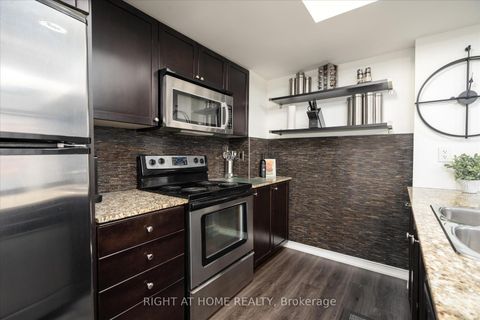 Photo 11 at 112 - 1 Ruttan Street, Dufferin Grove, Toronto