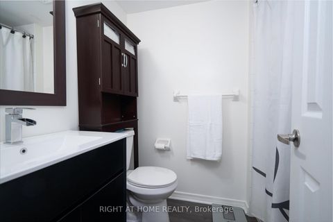 Photo 15 at 112 - 1 Ruttan Street, Dufferin Grove, Toronto