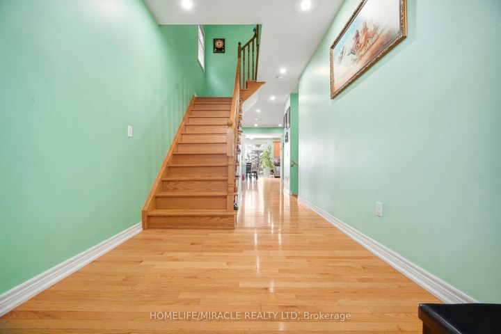 Photo 2 at 26 GOLDSBORO Road, Bram East, Brampton