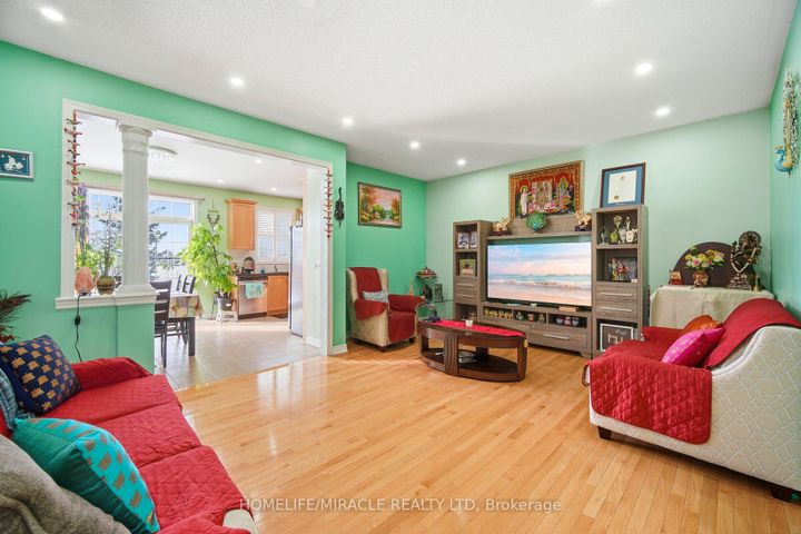 Photo 4 at 26 GOLDSBORO Road, Bram East, Brampton