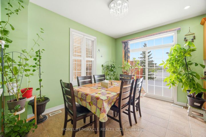 Photo 5 at 26 GOLDSBORO Road, Bram East, Brampton