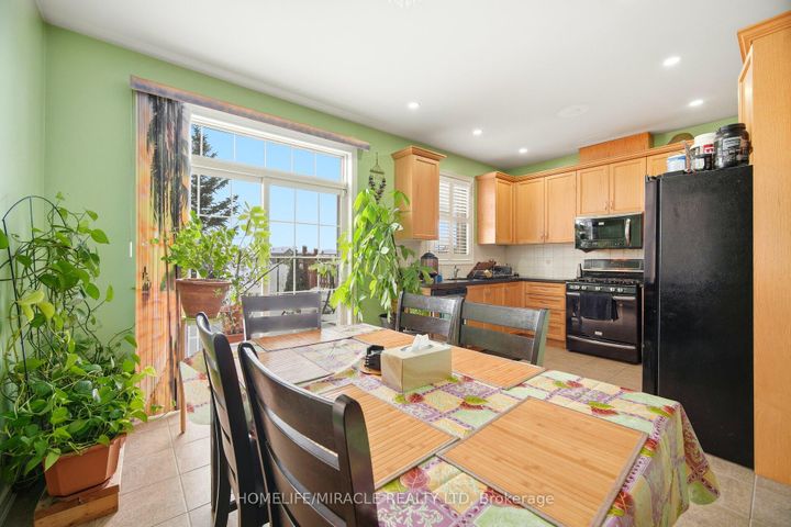 Photo 6 at 26 GOLDSBORO Road, Bram East, Brampton