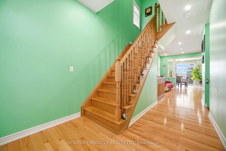 Photo 7 at 26 GOLDSBORO Road, Bram East, Brampton