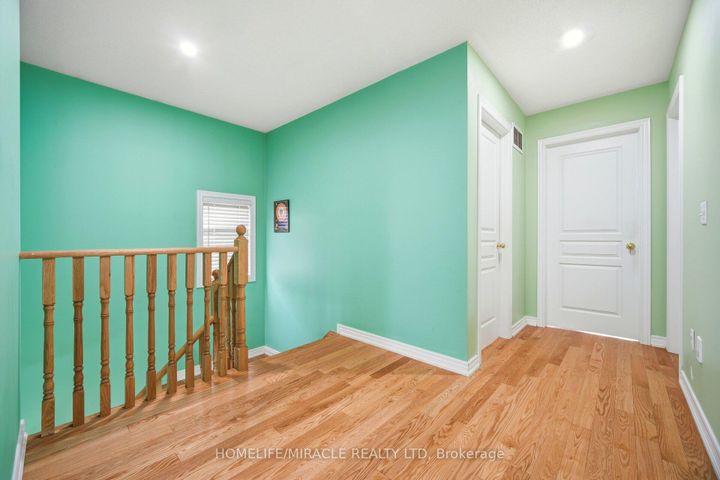 Photo 8 at 26 GOLDSBORO Road, Bram East, Brampton