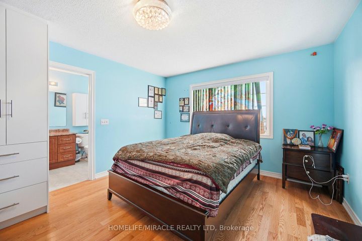 Photo 9 at 26 GOLDSBORO Road, Bram East, Brampton