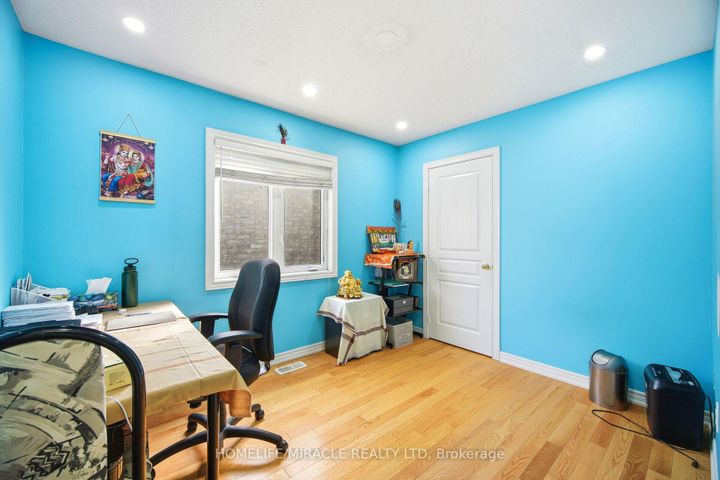 Photo 12 at 26 GOLDSBORO Road, Bram East, Brampton