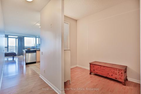 Photo 11 at 911 - 1600 Keele Street, Eglinton West, Toronto