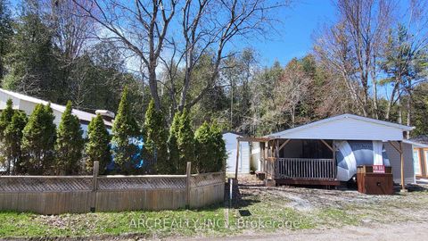 Photo 1 at 13 Horseshoe Circle, Pefferlaw, Georgina