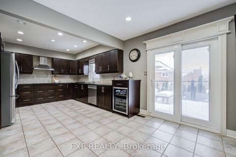 Photo 13 at 372 Greenock Drive, Maple, Vaughan
