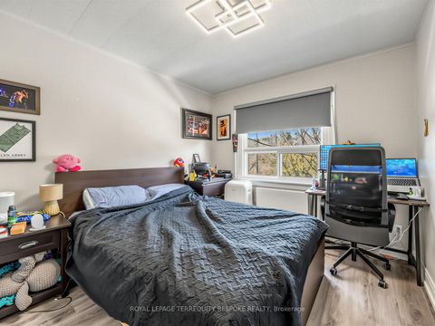 Photo 3 at 505 Parkside Drive, Swansea, Toronto