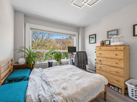 Photo 4 at 505 Parkside Drive, Swansea, Toronto