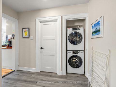 Photo 7 at 505 Parkside Drive, Swansea, Toronto