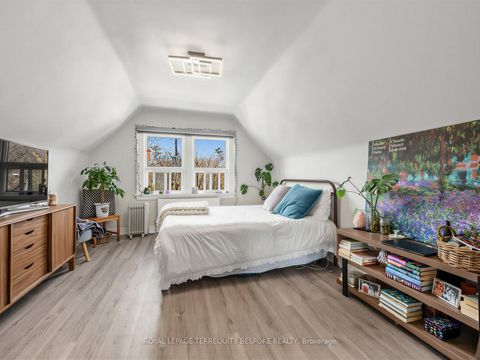 Photo 11 at 505 Parkside Drive, Swansea, Toronto