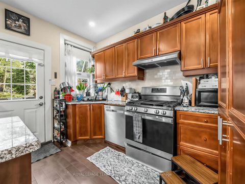 Photo 23 at 505 Parkside Drive, Swansea, Toronto