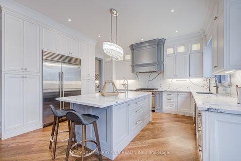 Photo 10 at 300 Upper Highland Crescent, Windfields, Toronto
