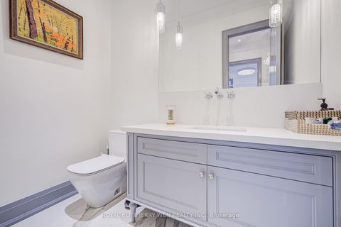Photo 15 at 300 Upper Highland Crescent, Windfields, Toronto