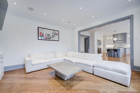 Photo 18 at 300 Upper Highland Crescent, Windfields, Toronto
