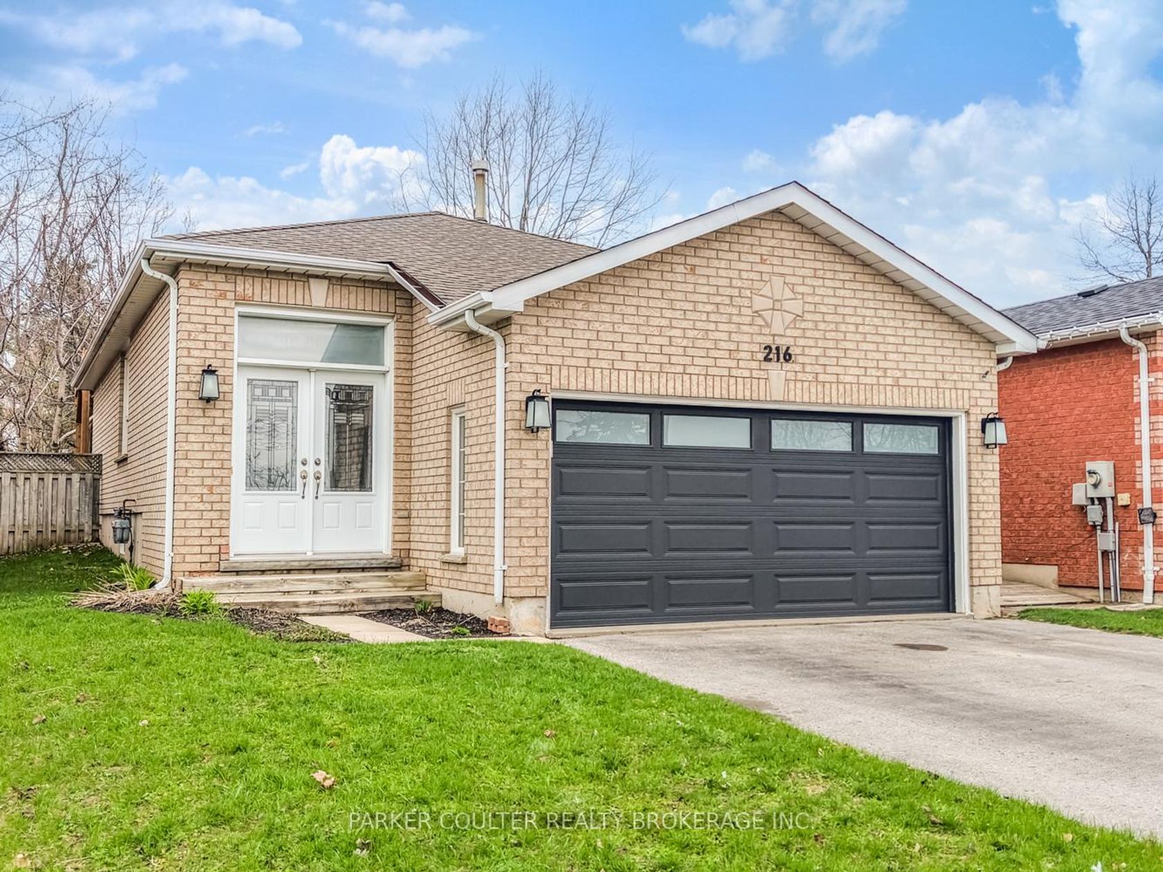216 Mapleton Avenue, Holly, Barrie photo number 2
