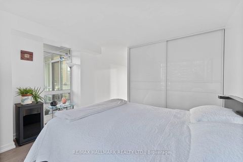 Photo 15 at 1810 - 381 Front Street W, Waterfront Communities C1, Toronto