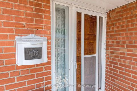 Photo 5 at 33 Bradstock Road, Humbermede, Toronto