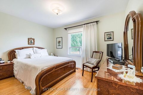 Photo 12 at 33 Bradstock Road, Humbermede, Toronto