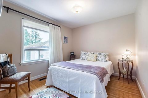Photo 13 at 33 Bradstock Road, Humbermede, Toronto
