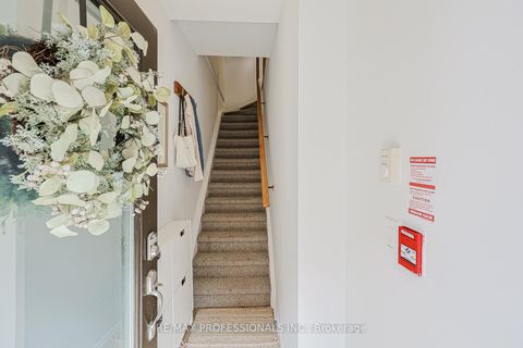 Photo 3 at 13 - 873 Wilson Avenue, CFB, Toronto
